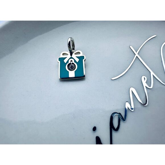 ❌Rare❌ Tiffany & Co Enamel Diamond Present Gift Box Charm Pendant in Silver - Picture 4 of 5
